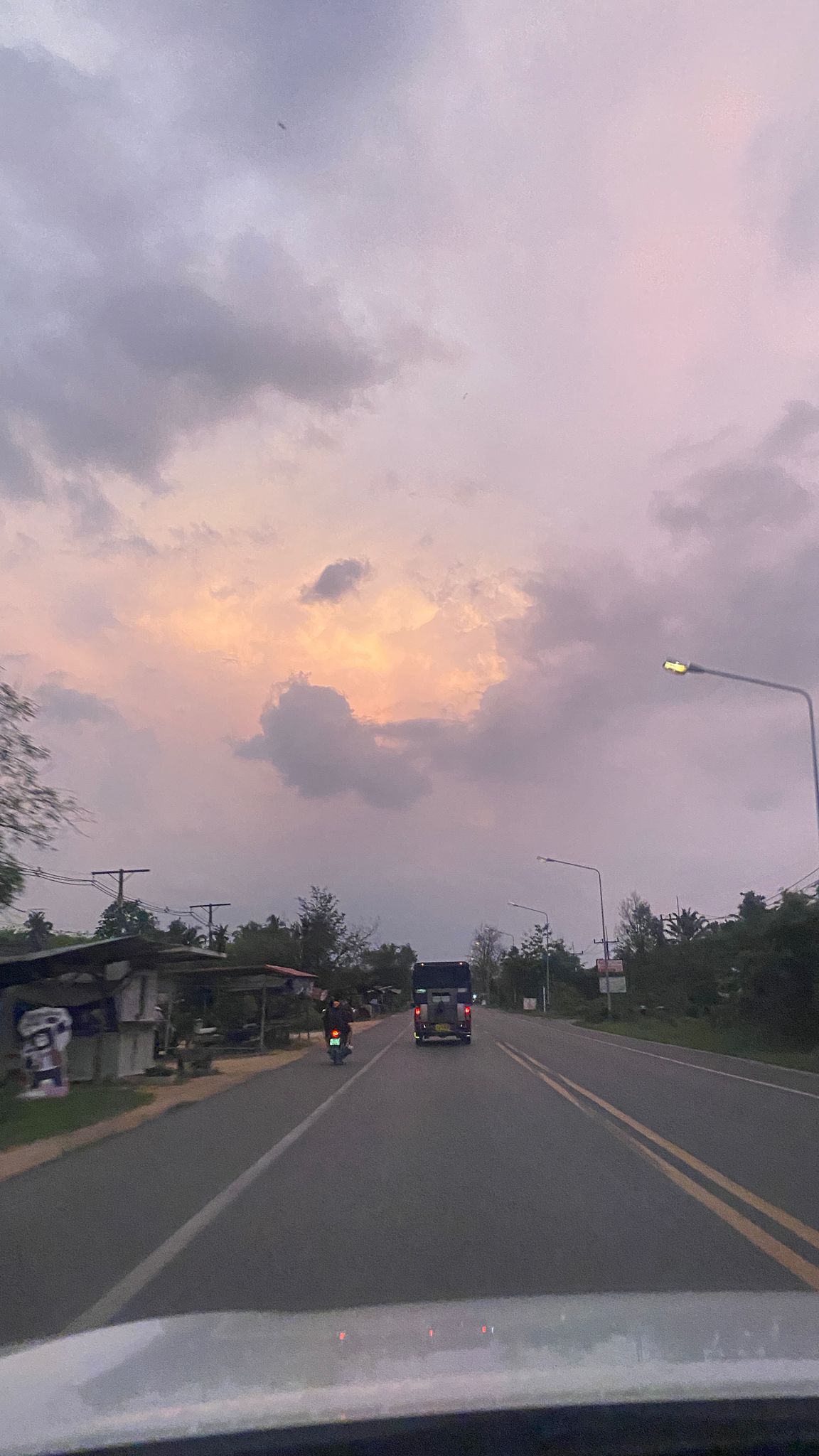 Rollerunfall in Thailand: Zahlt die Reisekrankenversicherung?